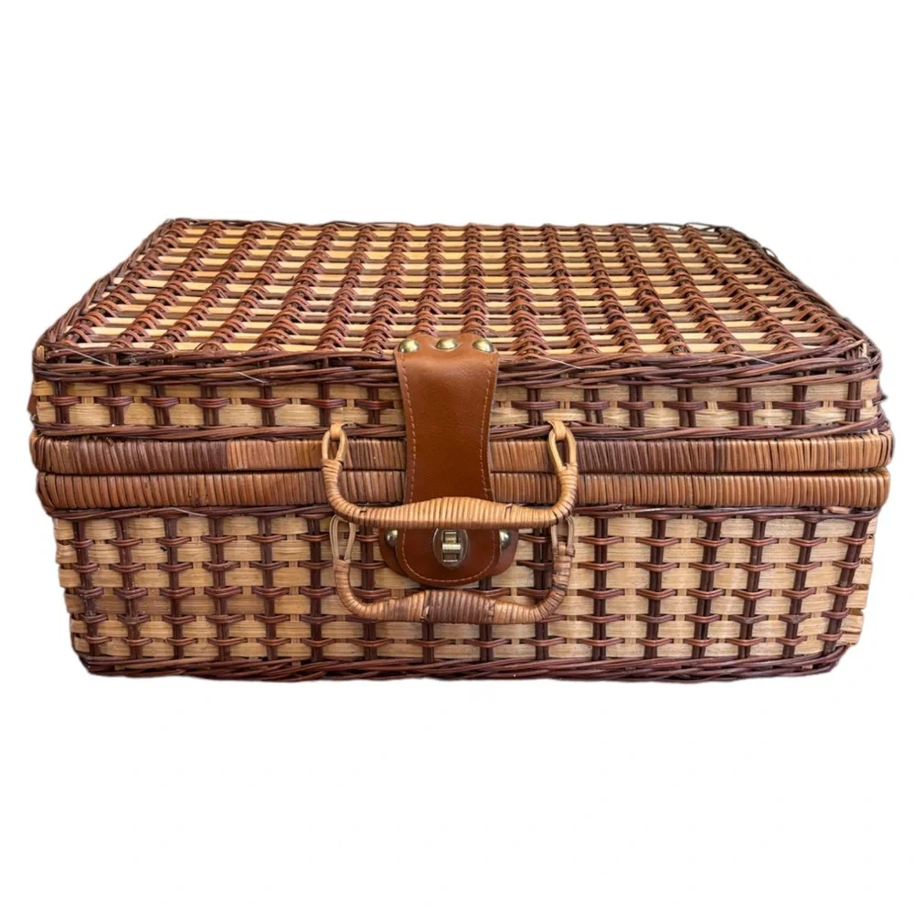 Large Woven Picnic Basket Romantic Vintage Set All Season Use Tan Blue Gingham - Picture 10 of 11